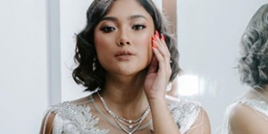 Selamat! Marion Jola Raih Piala Perdana di Billboard Indonesia Music Awards 2020