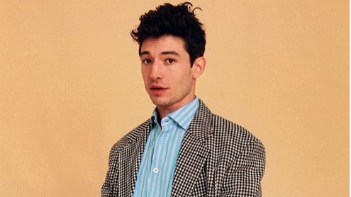 Lakukan Hal Ini Terhadap Fansnya, Ezra Miller Jadi Perbincangan Warganet, 