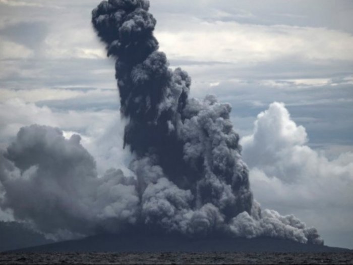 Waduh! Gunung Anak Krakatau Meletus, Netizen Ini Kisahkan Ada Suara Aneh