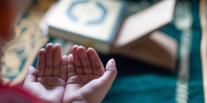Doa Ampuh untuk 10 Hari Pertama Ramadan, Lengkap dengan Arti