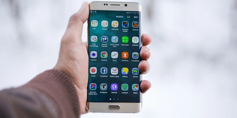 Benarkah Samsung Berencana Kembalikan Fitur Baterai Smartphone yang Bisa di Copot? Ini Penjelasannya!