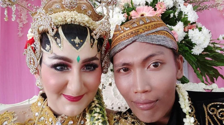 Viral Kisah Pernikahan Bule Cantik dan Petugas Kebersihan DKI Jakarta, Iri Bilang Bos!