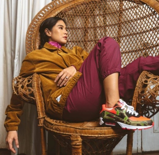Potret Dian Sastro dengan Sneakers Langka Nike Ini Jadi Sorotan Netizen di Instagram