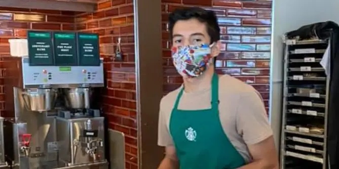 Viral Barista Starbucks Ini Tolak Layani Pelanggan Tanpa Masker, Dihadiahi Ratusan Juta Gaes!