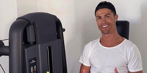 Cristiano Ronaldo Pamer Gaya Rambut Baru Nih, Kata Netizen Kayak Jamet?