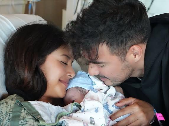 Aurelie Moeremans dan Tyler Bigenho Sambut Kelahiran Anak Pertama