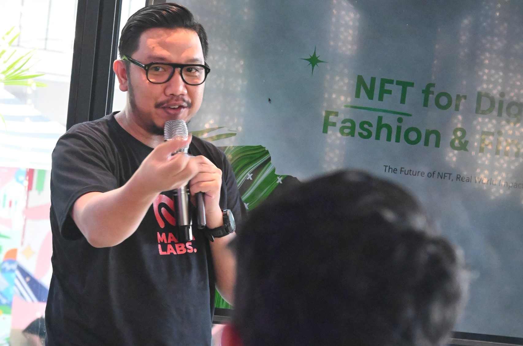 Adrian Zakhary Ungkap Phygital Fashion Bisa Jadi Tren Fashion Masa Depan 