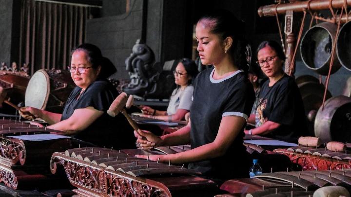 Bukan Cuma Jalan-Jalan, Anak-anak Bisa Belajar Seni Tradisional di Candi Prambanan