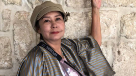 Biodata Debby Sahertian, Lengkap Agama dan Umur, Artis Senior Pencipta Bahasa Gaul Lekong Gaes