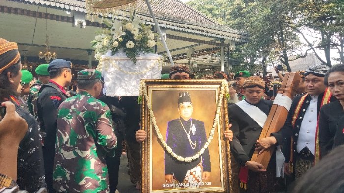 Tradisi Brobosan Mengiringi Kepergian Pakubuwono XIII