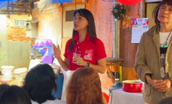Cheryl Tanzil Rayakan Natal Sederhana di Rumah Doa Kampung Muara Bahari