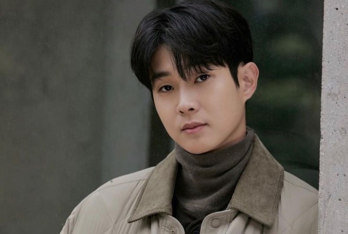 Choi Woo Sik Diincar Main Drama ‘Melodramatic Movie’ Karya Penulis Our Beloved Summer 