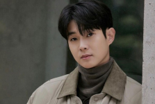 Choi Woo Sik Diincar Main Drama ‘Melodramatic Movie’ Karya Penulis Our Beloved Summer 