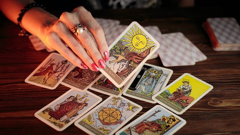 Dari Mistika Lokal ke Tarot dan Zodiak:Apakah Gen Z Benar Benar Lebih Rasional?