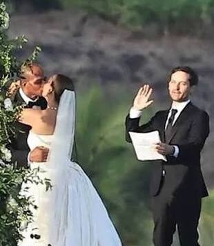 Mantan Istri Menikah Lagi, Tobey Maguire Turut Jadi Penghulu hingga Pose Spider-Man