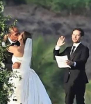 Mantan Istri Menikah Lagi, Tobey Maguire Turut Jadi Penghulu hingga Pose Spider-Man