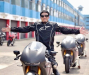 Sopan Dan Bertanggung Jawab, Sikap Desta Usai Jatuhkan Moge Ke Motor Warga Dipuji