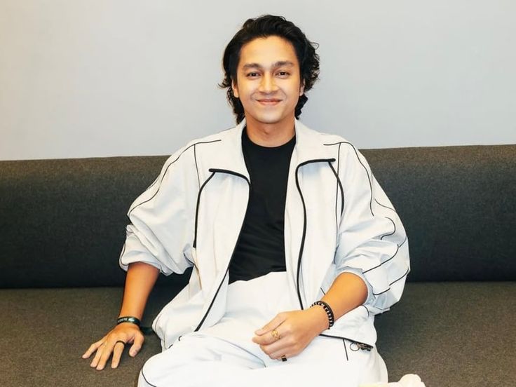 Dicap “Duta Perselingkuhan”, Deva Mahenra Tak Menolak Peran Suami Selingkuh