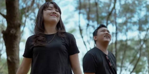 Download MP3 Lagu Denny Caknan feat Happy Asmara - Satru, Lengkap dengan Lirik dan Video Klip
