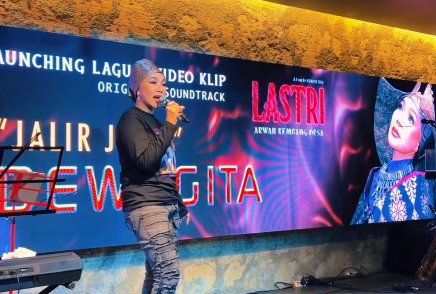 Dewi Gita Isi Soundtrack Lastri Arwah Kembang Desa