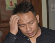 Dede Sunandar Tak Sadarkan Diri Usai Kena Pukulan Vicky Prasetyo di Ring Tinju