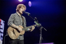 Bentrok Jadwal Timnas, Konser Ed Sheeran di Jakarta Pindah dari GBK ke JIS