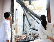 Gedung Grahadi Terbakar, Arumi Bachsin Dampingi Emil Dardak Tinjau Ruang Kerja yang Hancur