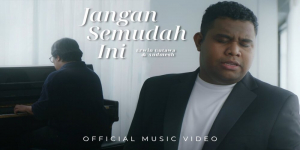Download Lagu MP3 Erwin Gutawa & Andmesh - Jangan Semudah Ini, Lengkap Lirik dan Video Klip