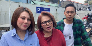 Inara Rusli Cium Tangan ke Ibu Virgoun, Eva Manurung: Pencitraan