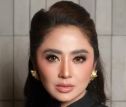 Hoaks Meninggal Dunia, Dewi Perssik Ancam Laporkan 16 Akun