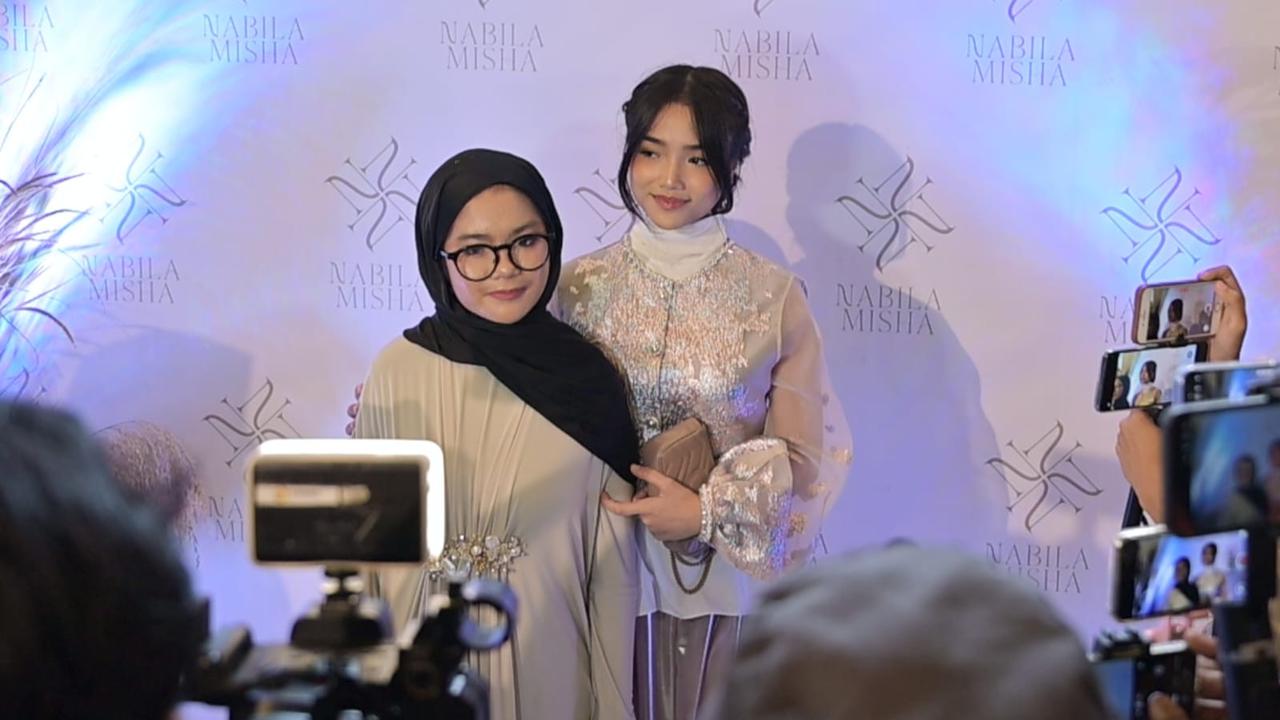 Fuji Hadiri Private Viewing Raya Collection Nabila Misha, Kagum Desainer 14 Tahun