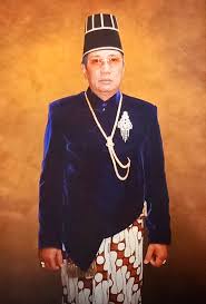 Dengan wafatnya Sinuhun Pakubuwana XIII, perhatian kini tertuju pada penerus kepemimpinan 