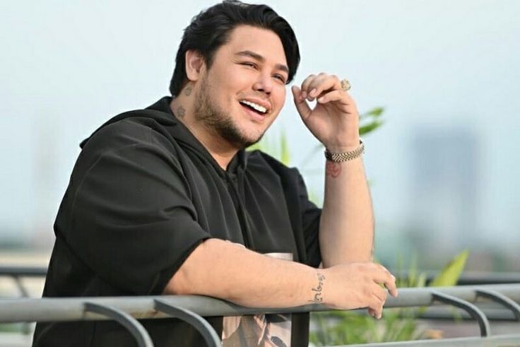 Dapat Kemudahan & Kebahagiaan Sejak Hari Pertama, Ivan Gunawan Tersentuh di Tanah Suci