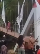 Jembatan Gantung Pongpet Ambruk Saat Peresmian, Rombongan Bupati Ikut Terjatuh