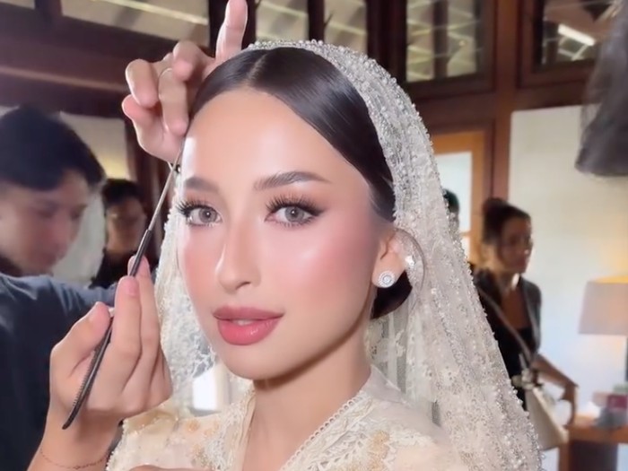 Aura Calon Pengantin Terpancar, Jennifer Coppen Tampil Menawan Saat Siraman
