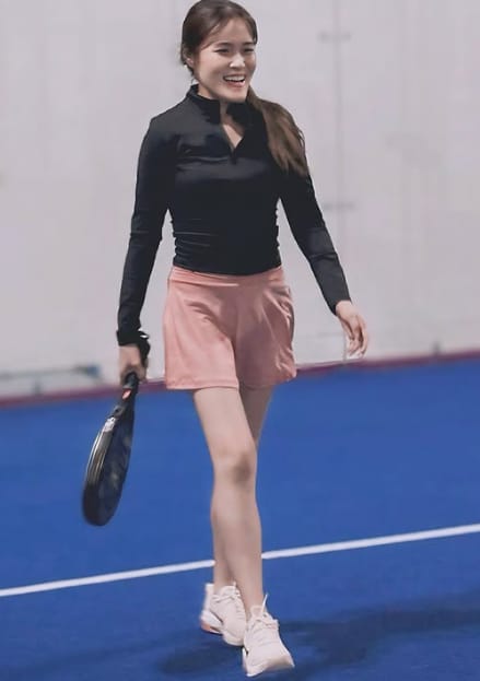 Jessica Wongso Pamer Gaya Sporty Main Padel