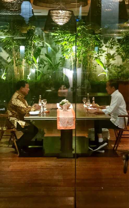 Presiden Jokowi Makan Malam Bersama Prabowo, Sinyal Beri Dukungan? 