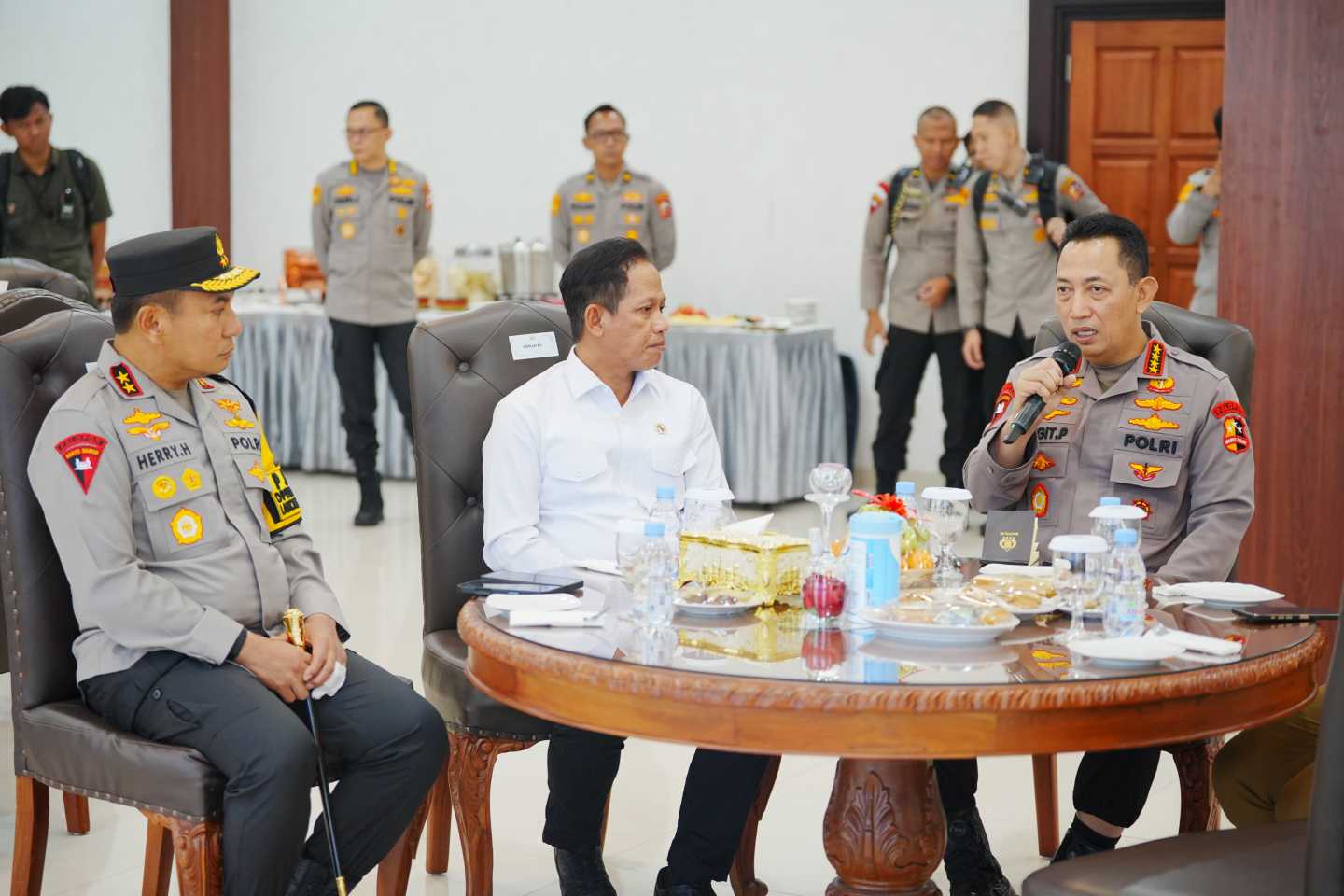 Kapolri Instruksikan Respons Cepat Padamkan Titik Api Karhutla di Riau