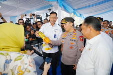 Kapolri Kick Off GPM Serentak, 2.424 Ton Beras SPHP Disalurkan ke 484 Ribu Warga