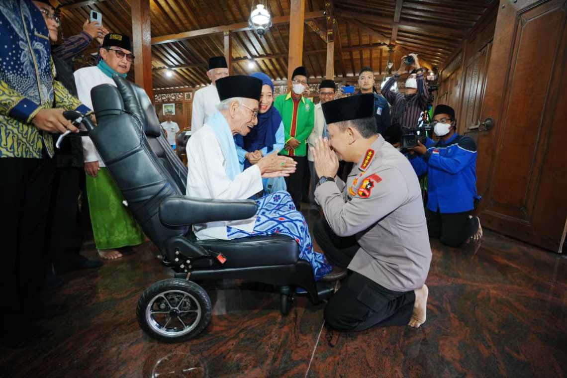 Kapolri Silaturahmi ke Ponpes Langitan dan Shiddiqiyyah, Ajak Ulama Perkuat Persatuan