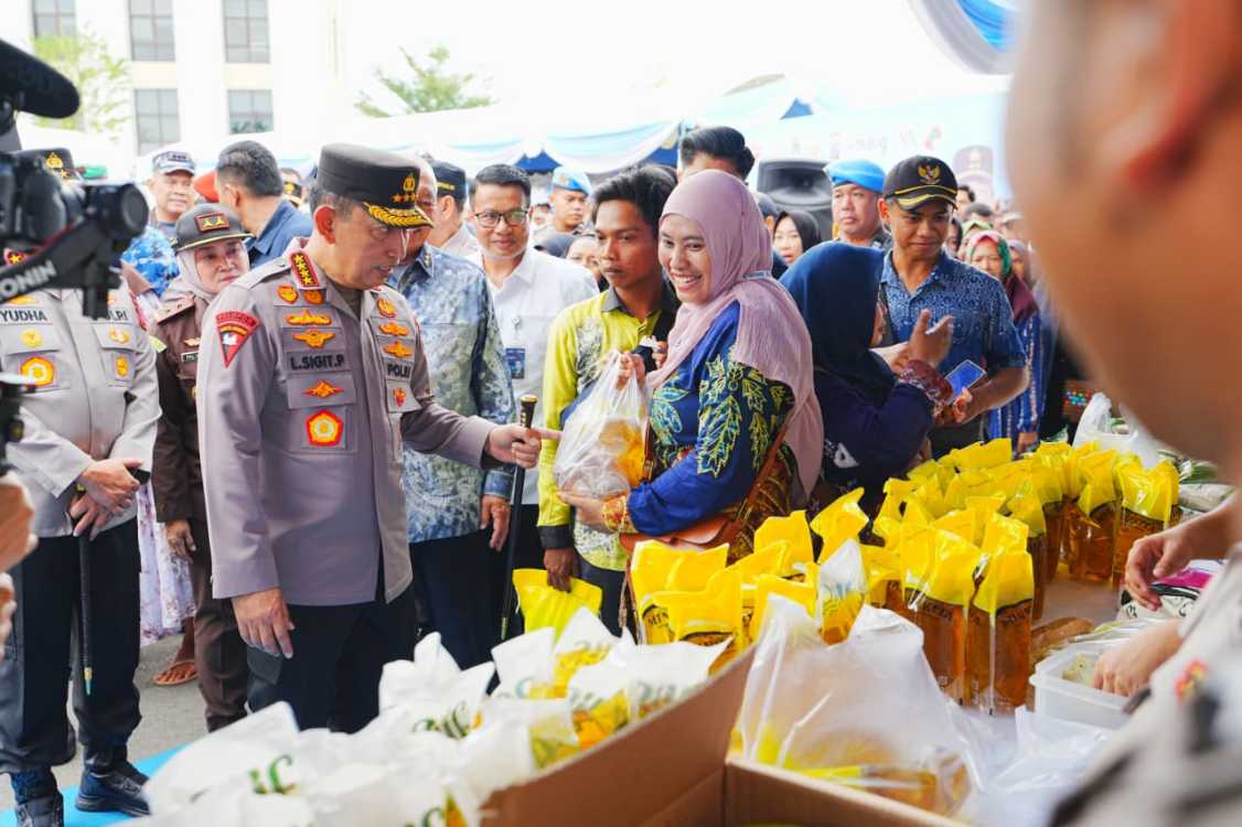 Kapolri Tinjau Gerakan Pangan Murah di Kalsel, 5.000 Warga Terima Beras SPHP