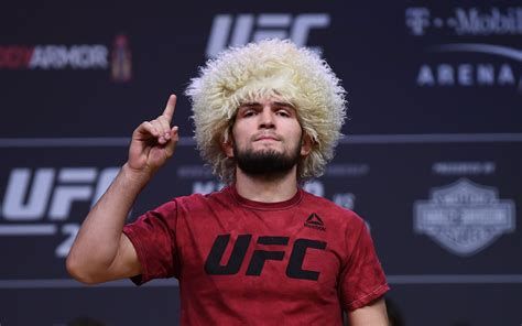 Khabib Nurmagomedov Dikeluarkan dari Penerbangan, Ungkap Kekecewaan