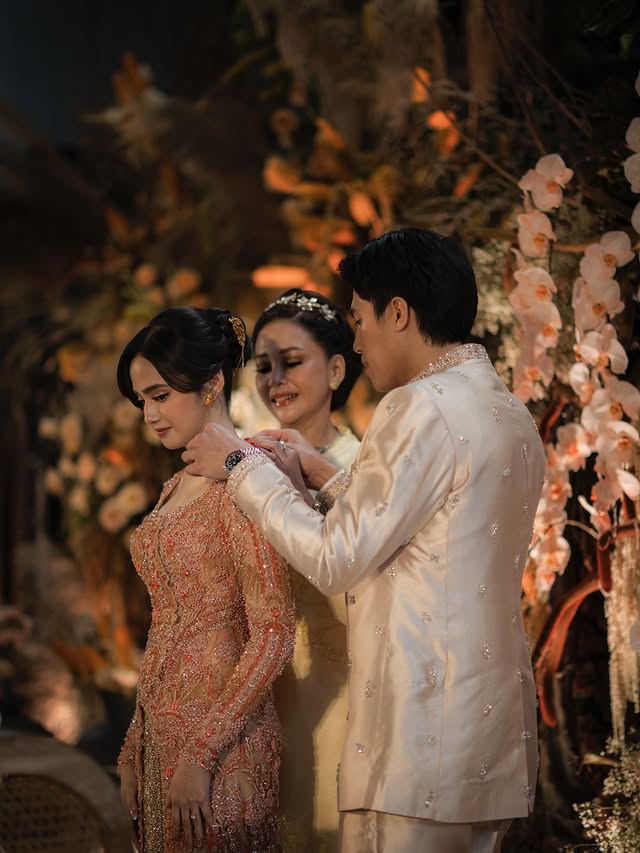 Syifa Hadju dan El Rumi Resmi Melangsungkan Lamaran Intimate Bernuansa Alam