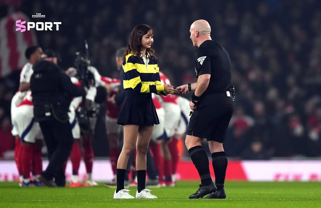 Lisa BLACKPINK Jadi Sorotan di Derby London Utara