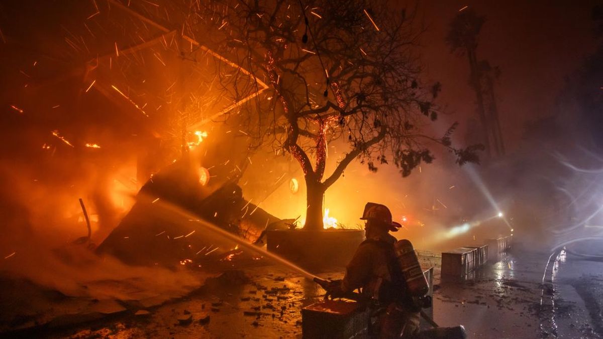 Kebakaran Hebat Melanda Los Angeles, 1.000 Rumah Hangus dan Ratusan Ribu Mengungsi