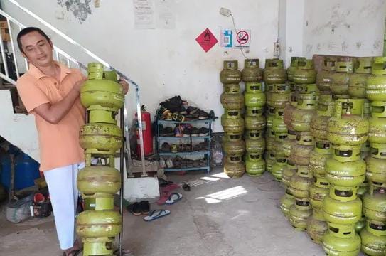 Aturan Baru LPG 3 Kg: UMKM Makin Miskin dan Antrian Panjang