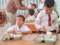 Makan Bergizi Gratis Dimulai 2 Januari 2025