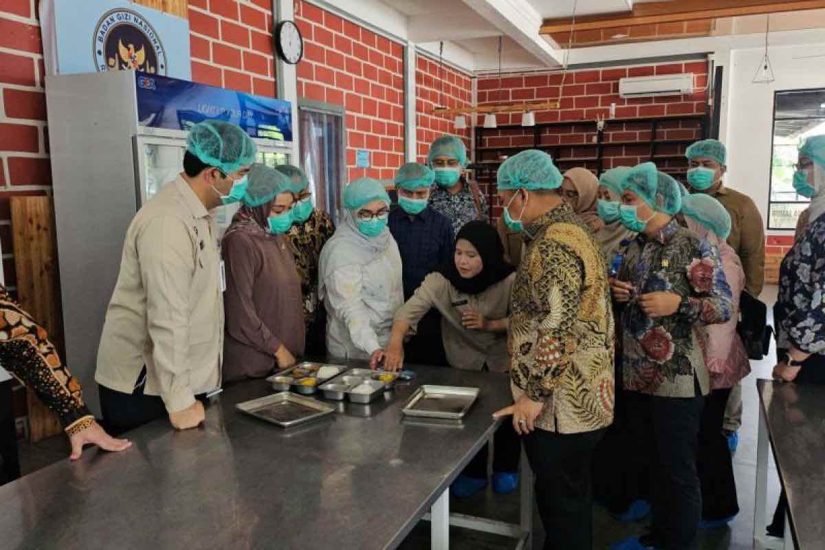 Program Makan Bergizi Gratis Kini Dipantau Lewat Aplikasi Reviu MBG