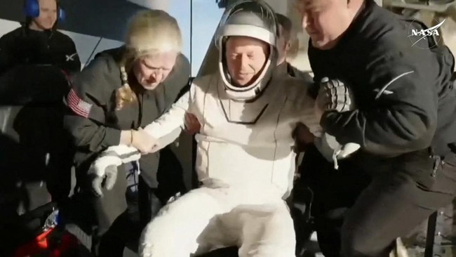 Untuk Pertama Kalinya, Empat Astronaut Dipulangkan akibat Masalah Kesehatan