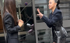 Momen Naura Ayu Ngobrol Bareng Danielle NewJeans di Paris 